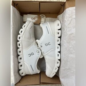 On Cloud 5 Women’s Sneakers all white size 7